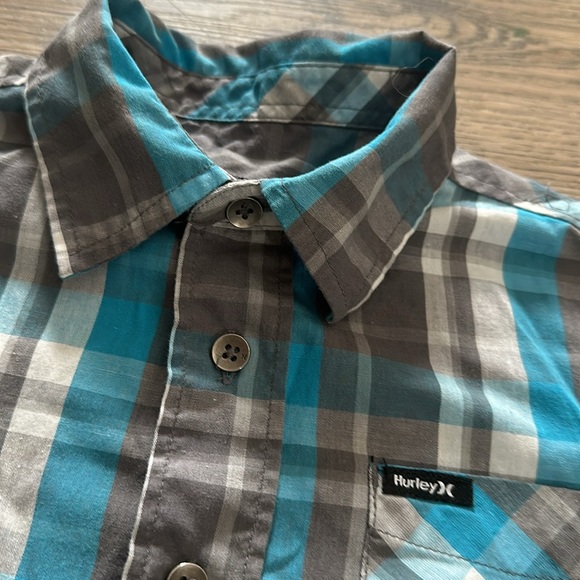 HURLEY short sleeve button up plaid sz5 - Picture 2 of 5
